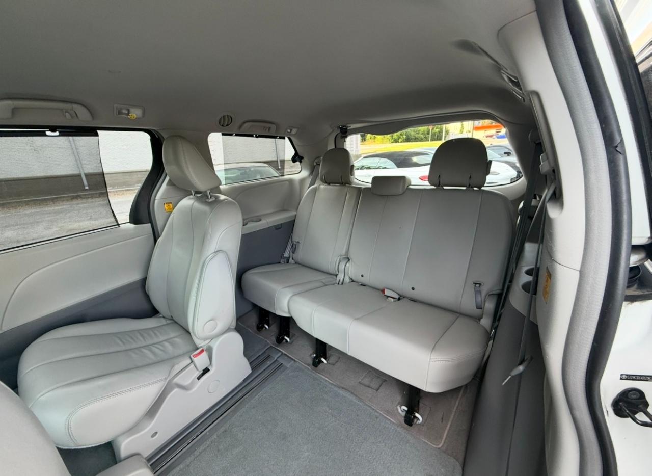 Toyota Sienna XLE Premium AWD 7-Passenger V6 2013