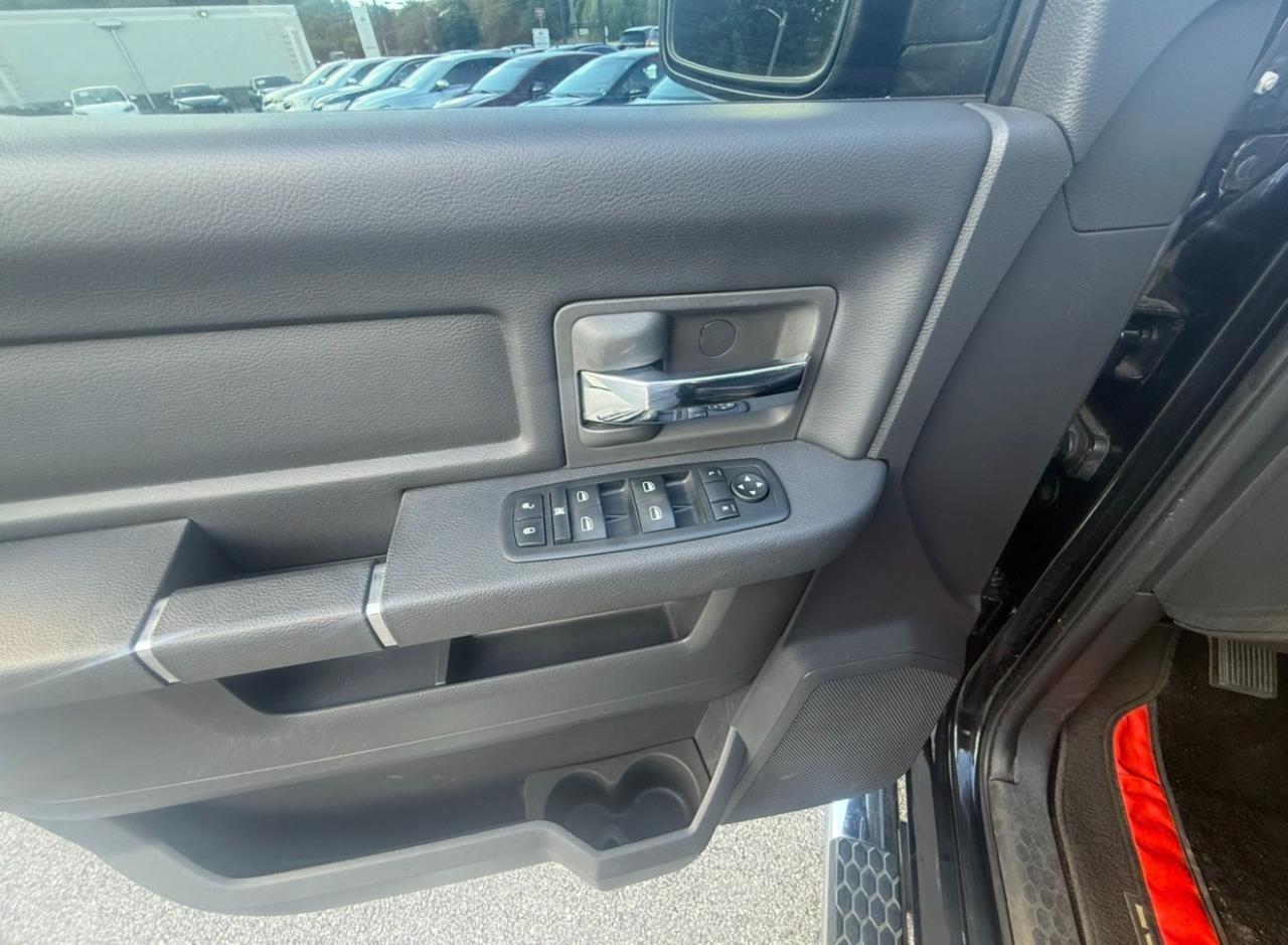 RAM 1500 4WD Crew Cab 140.5" Sport 2011