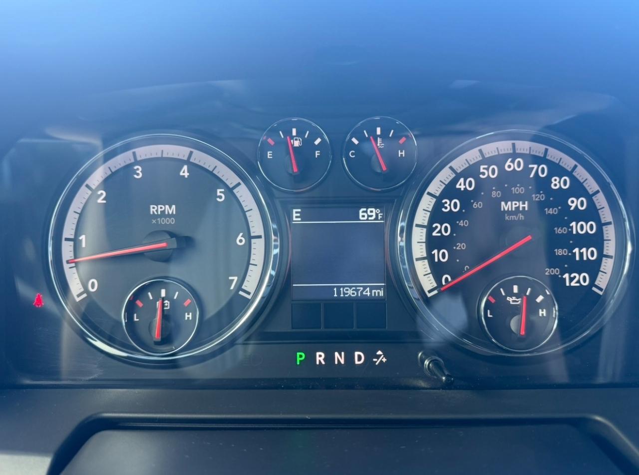 RAM 1500 4WD Crew Cab 140.5" Sport 2011