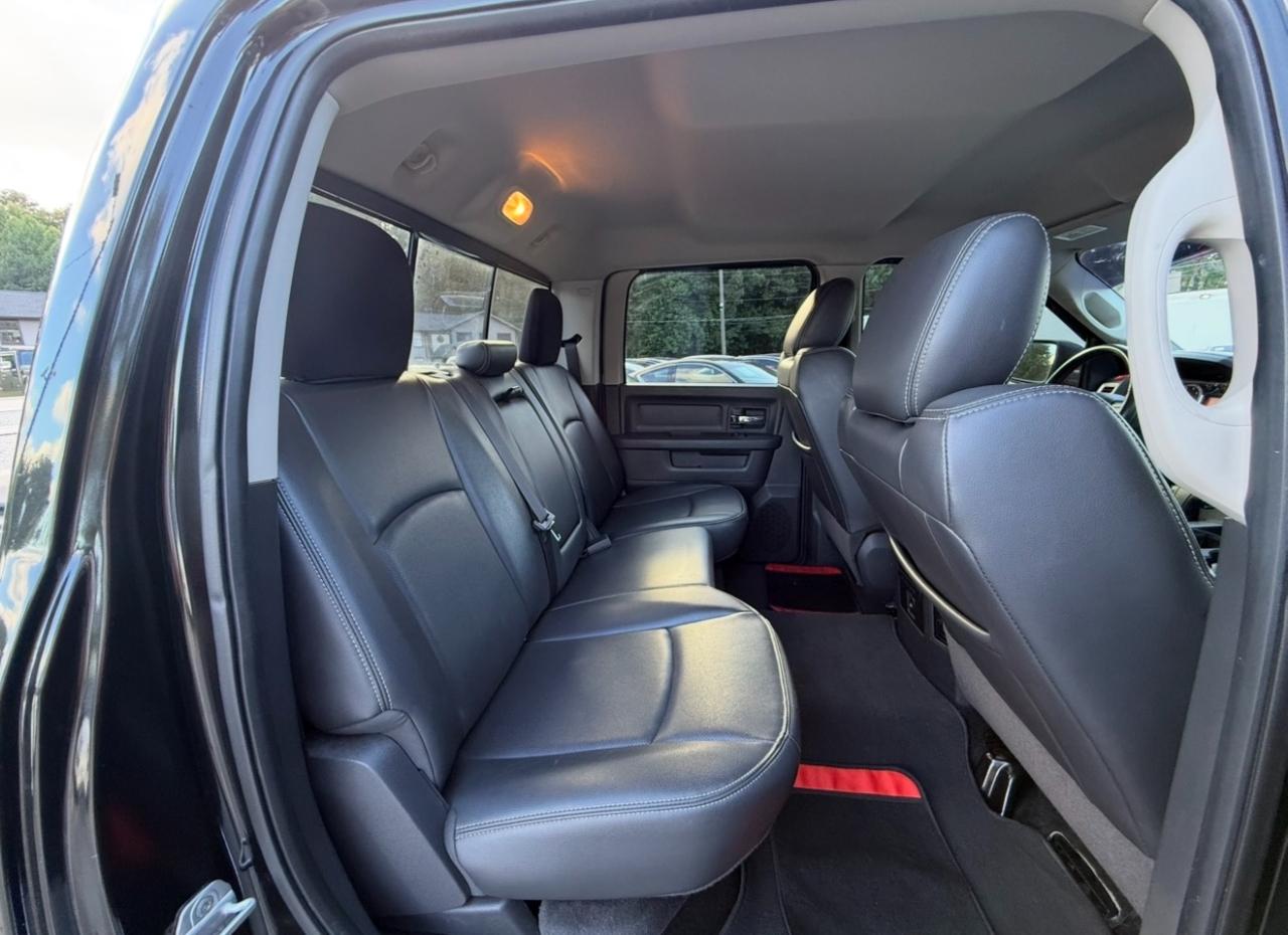 RAM 1500 4WD Crew Cab 140.5" Sport 2011