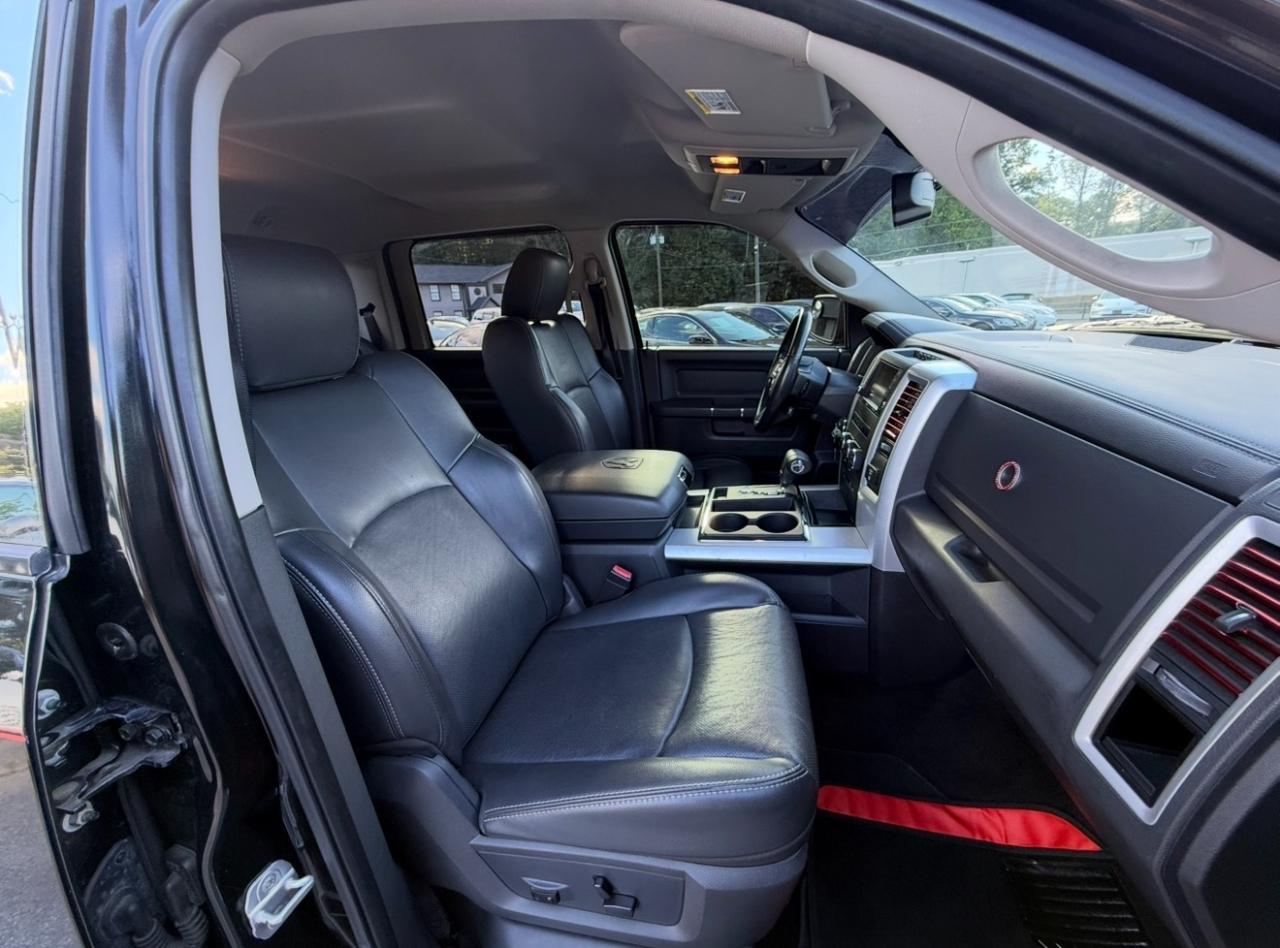 RAM 1500 4WD Crew Cab 140.5" Sport 2011