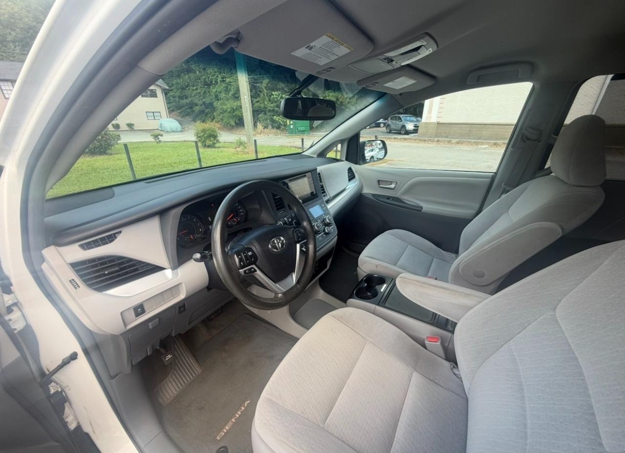 Toyota Sienna LE 8 Passenger 2015
