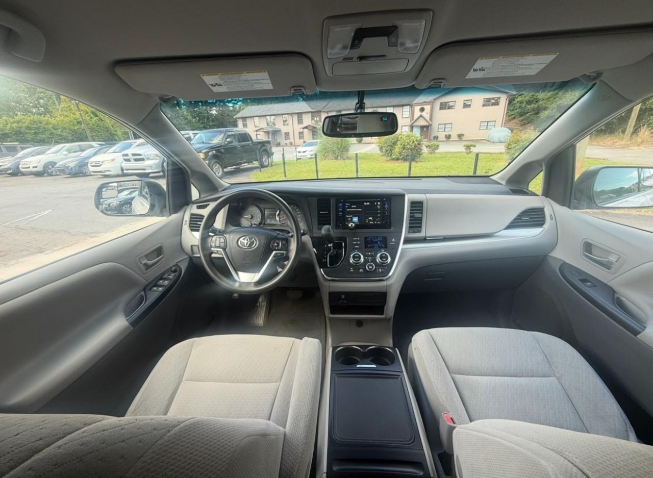 Toyota Sienna LE 8 Passenger 2015
