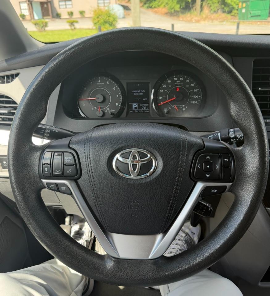 Toyota Sienna LE 8 Passenger 2015