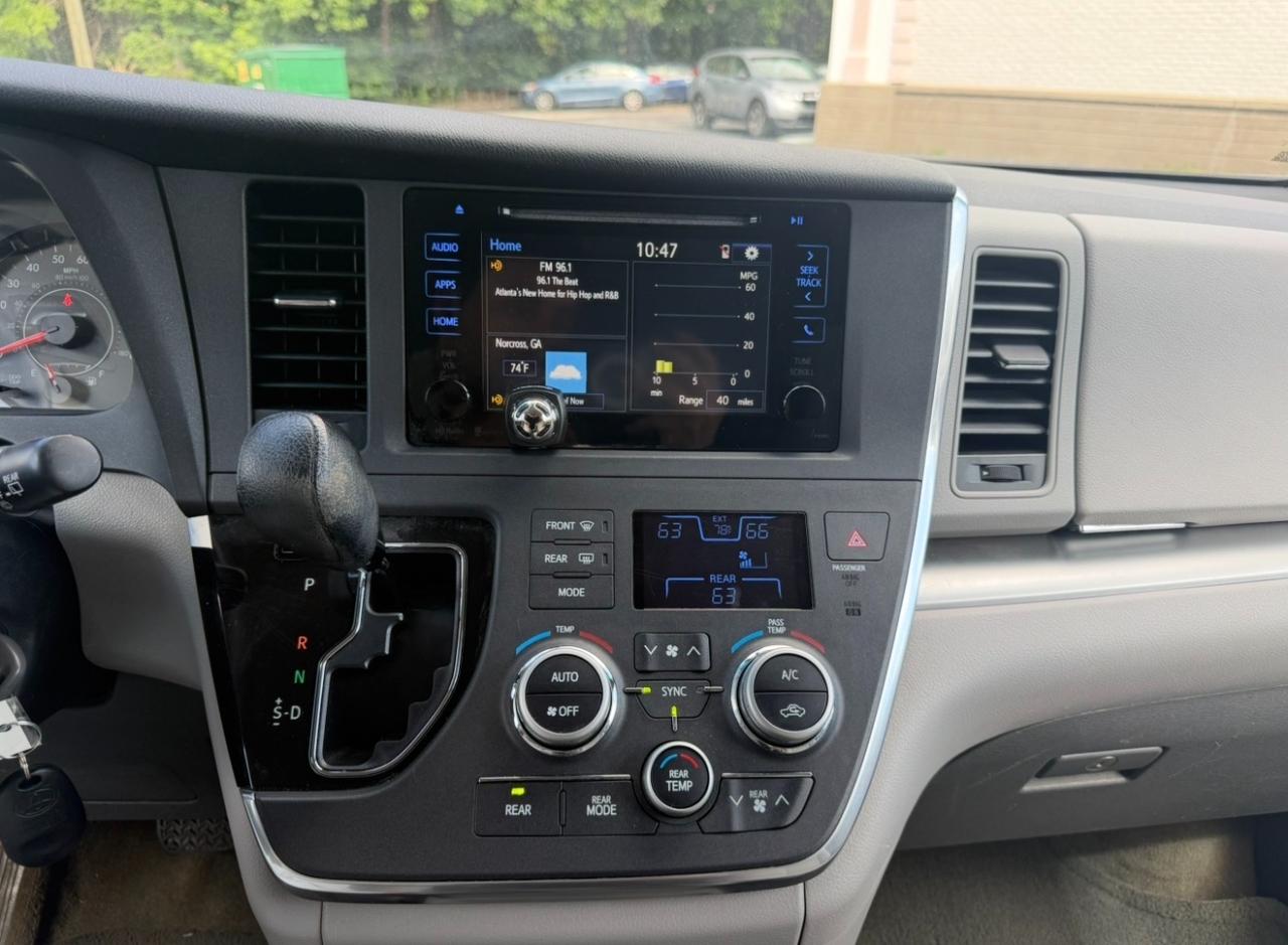 Toyota Sienna LE 8 Passenger 2015