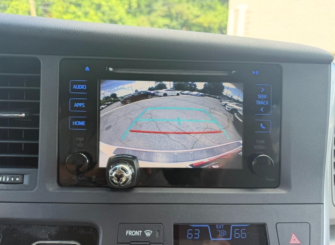 Toyota Sienna LE 8 Passenger 2015