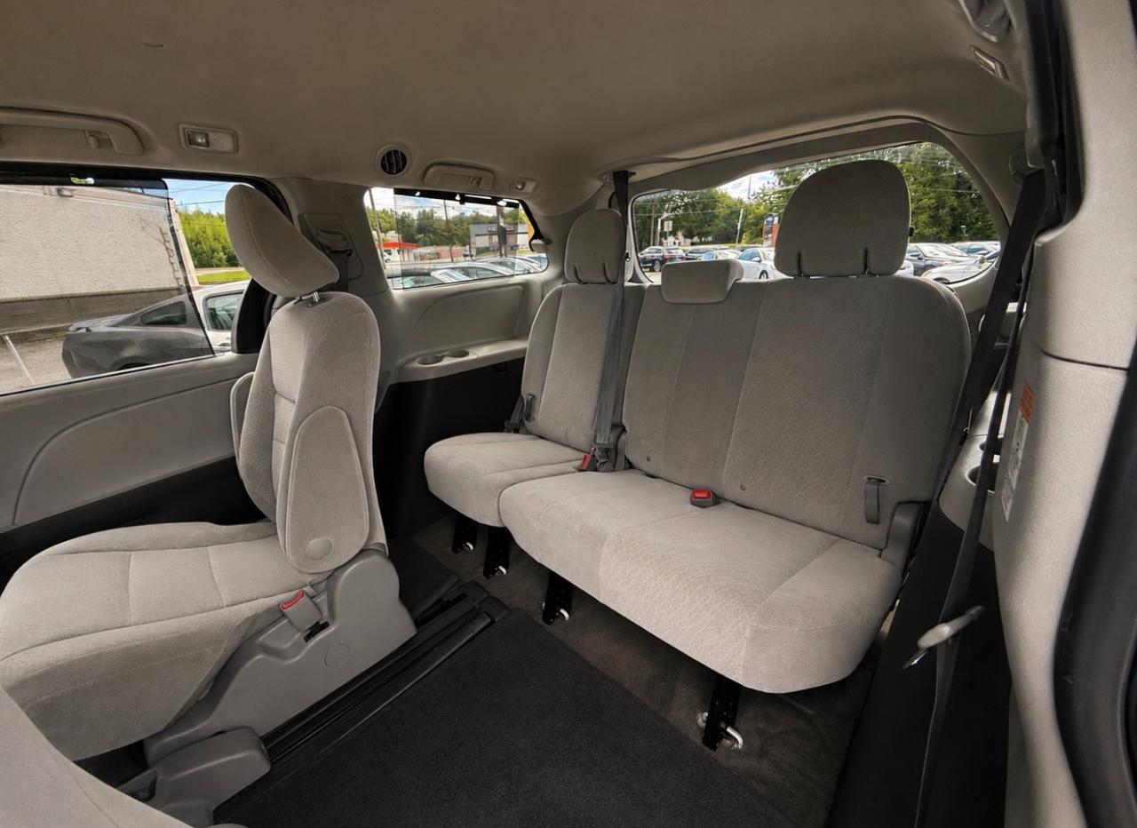 Toyota Sienna LE 8 Passenger 2015