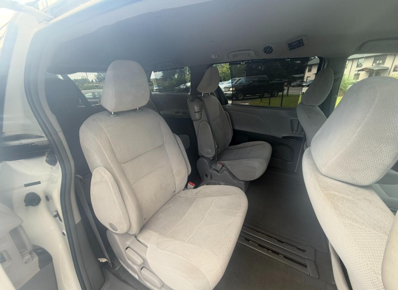 Toyota Sienna LE 8 Passenger 2015