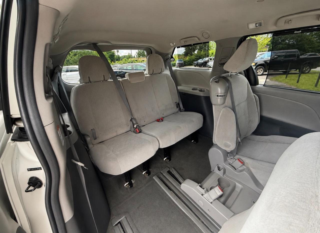 Toyota Sienna LE 8 Passenger 2015
