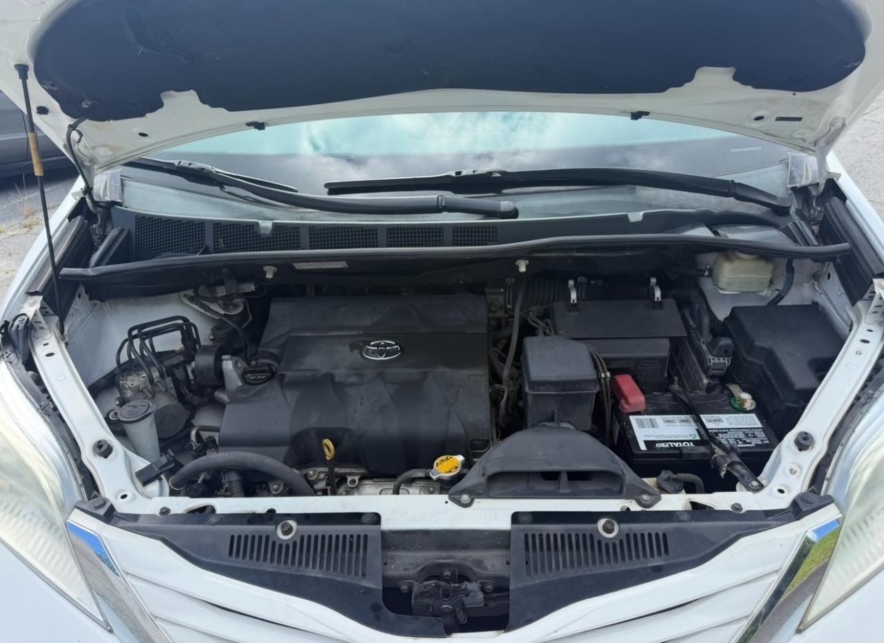 Toyota Sienna LE 8 Passenger 2015