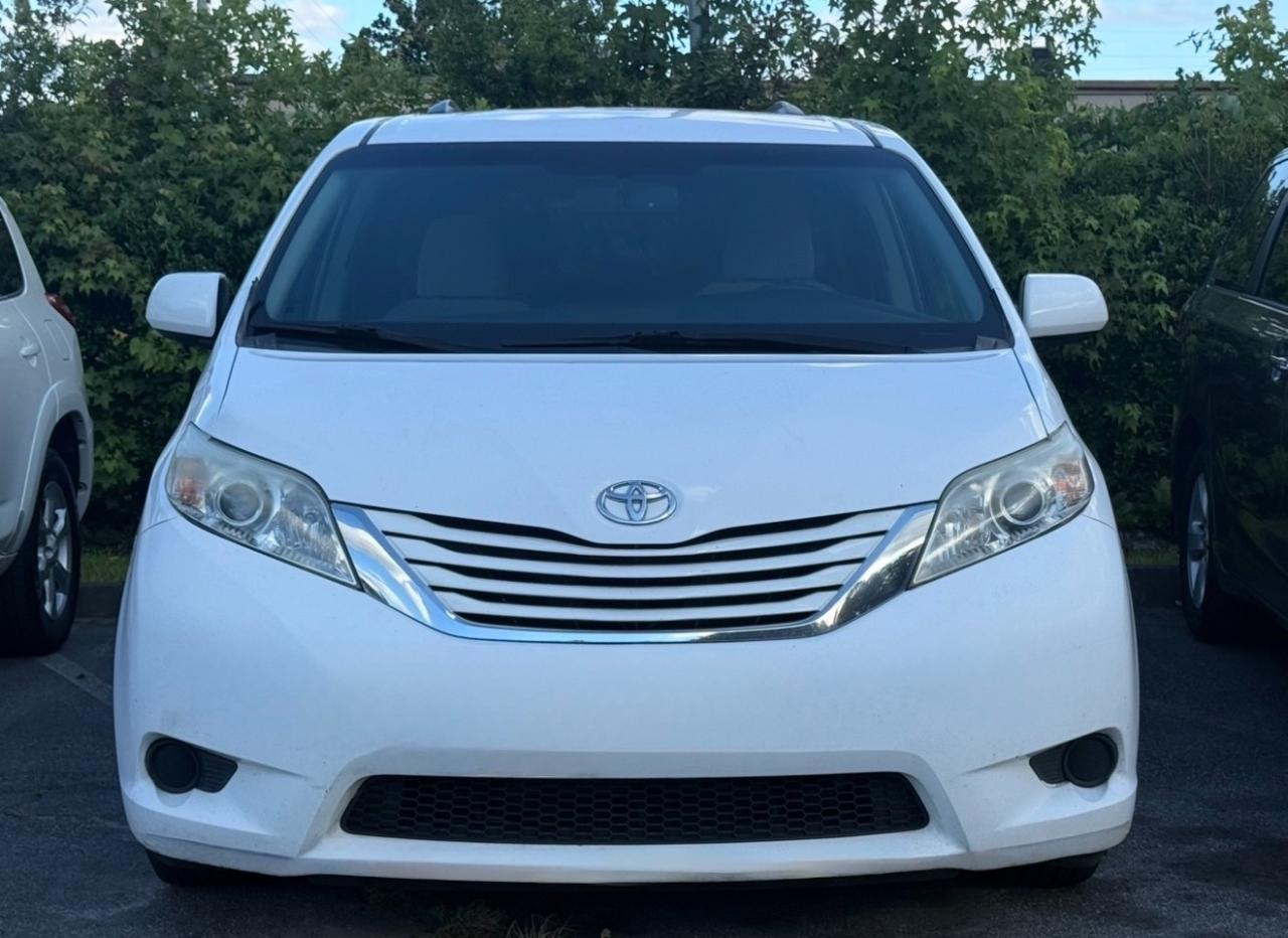 Toyota Sienna LE 8 Passenger 2015