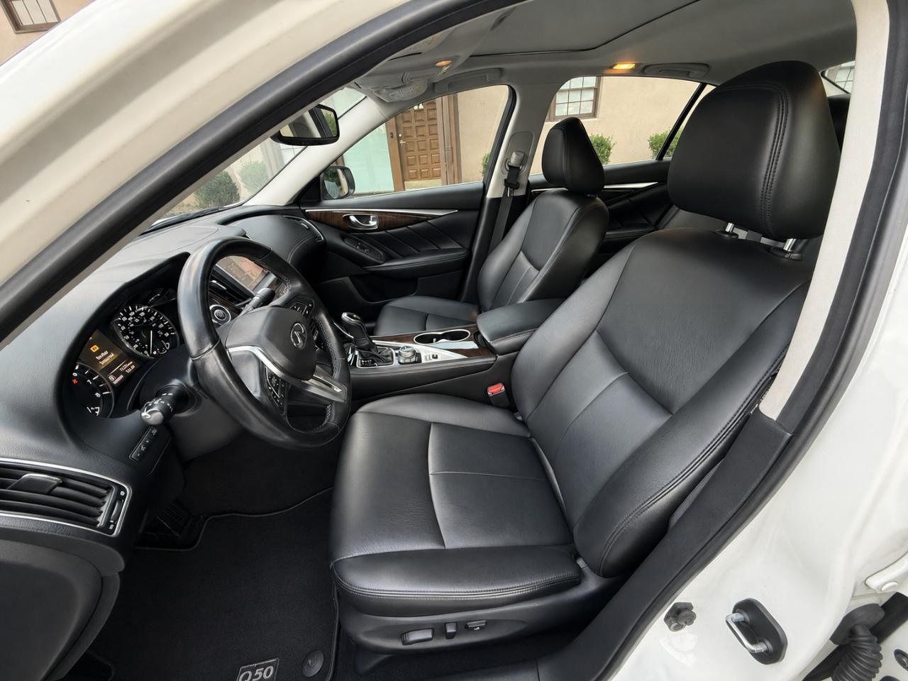 Infiniti Q50 2.0t LUXE AWD 2018