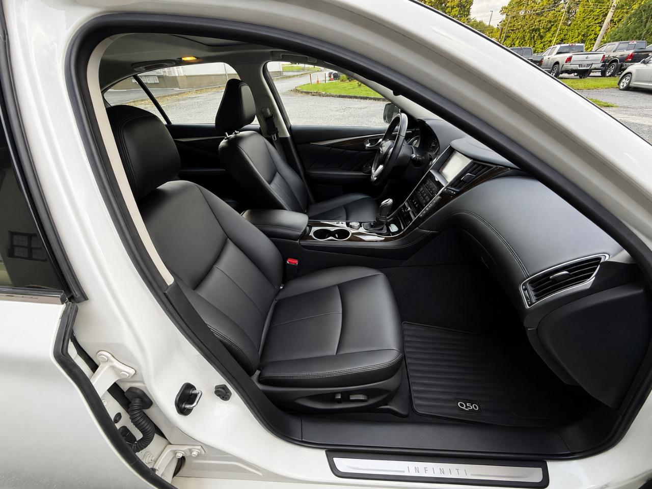 Infiniti Q50 2.0t LUXE AWD 2018