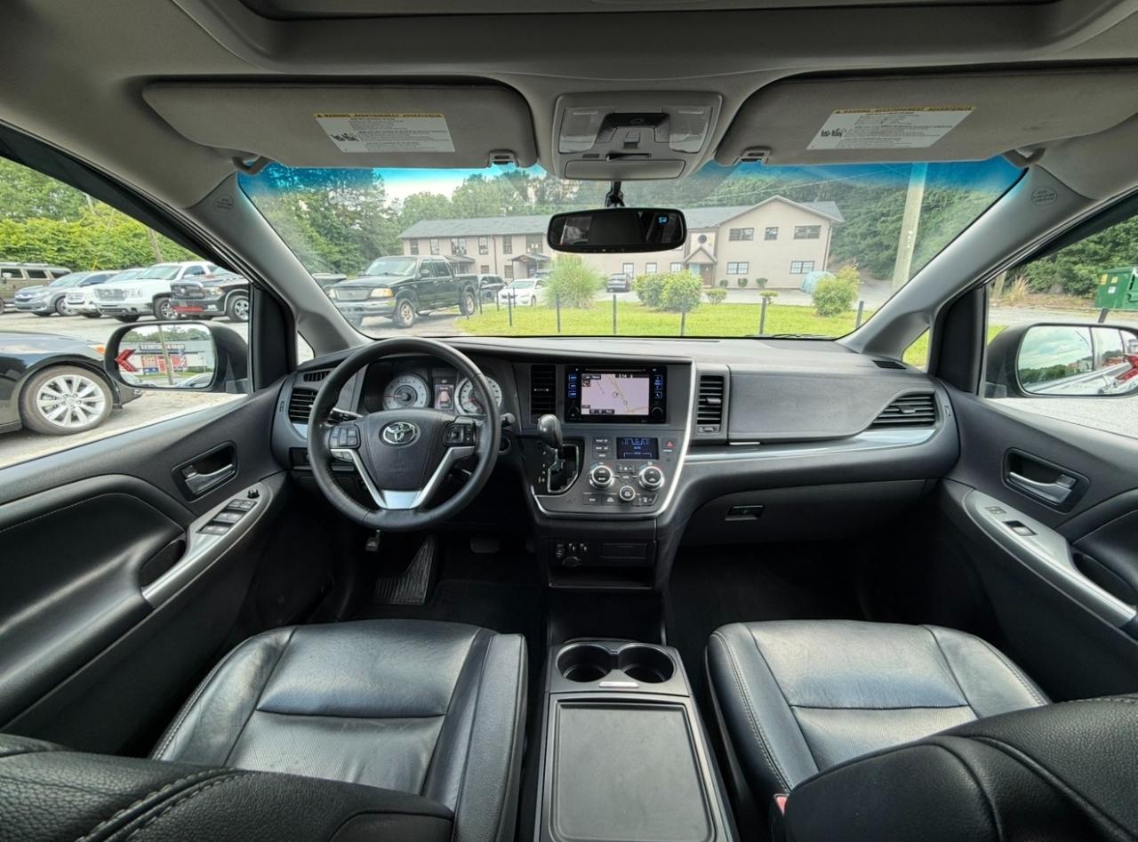 Toyota Sienna 5dr 8-Pass Van SE FWD (Natl) 2015