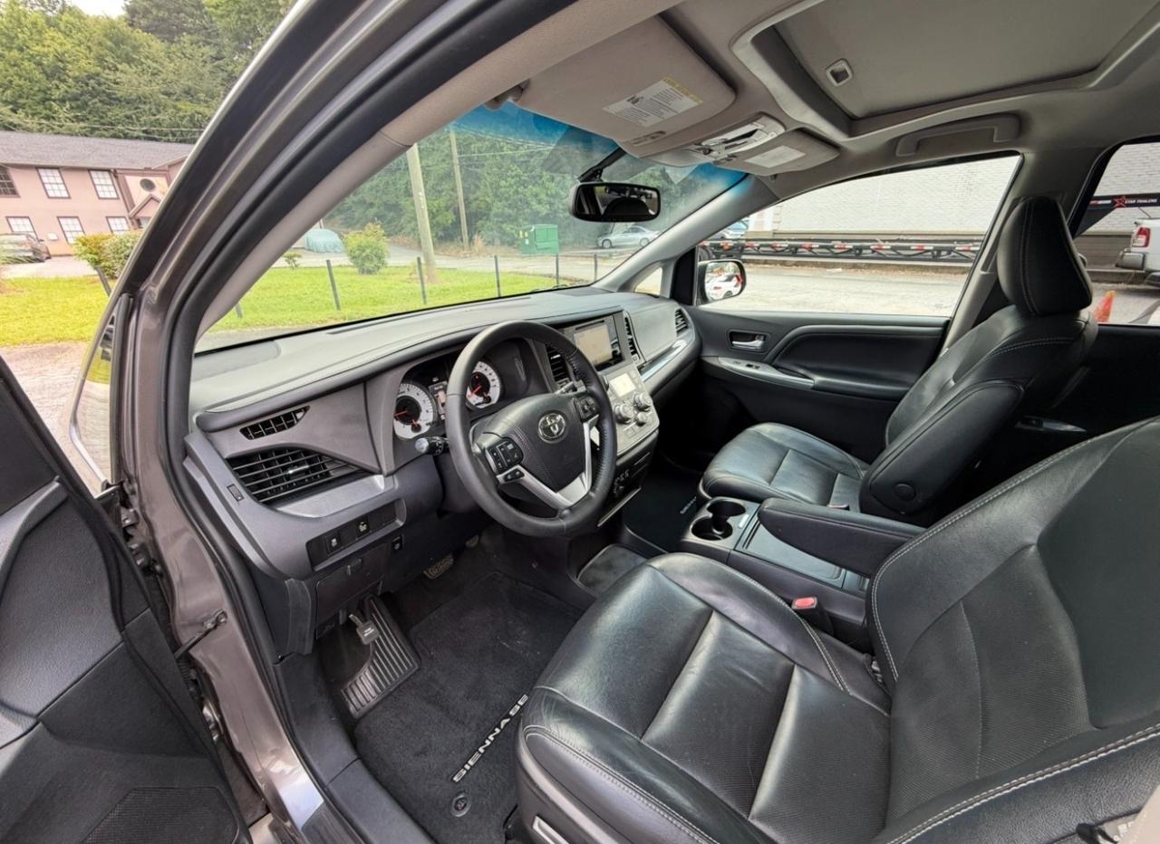 Toyota Sienna 5dr 8-Pass Van SE FWD (Natl) 2015