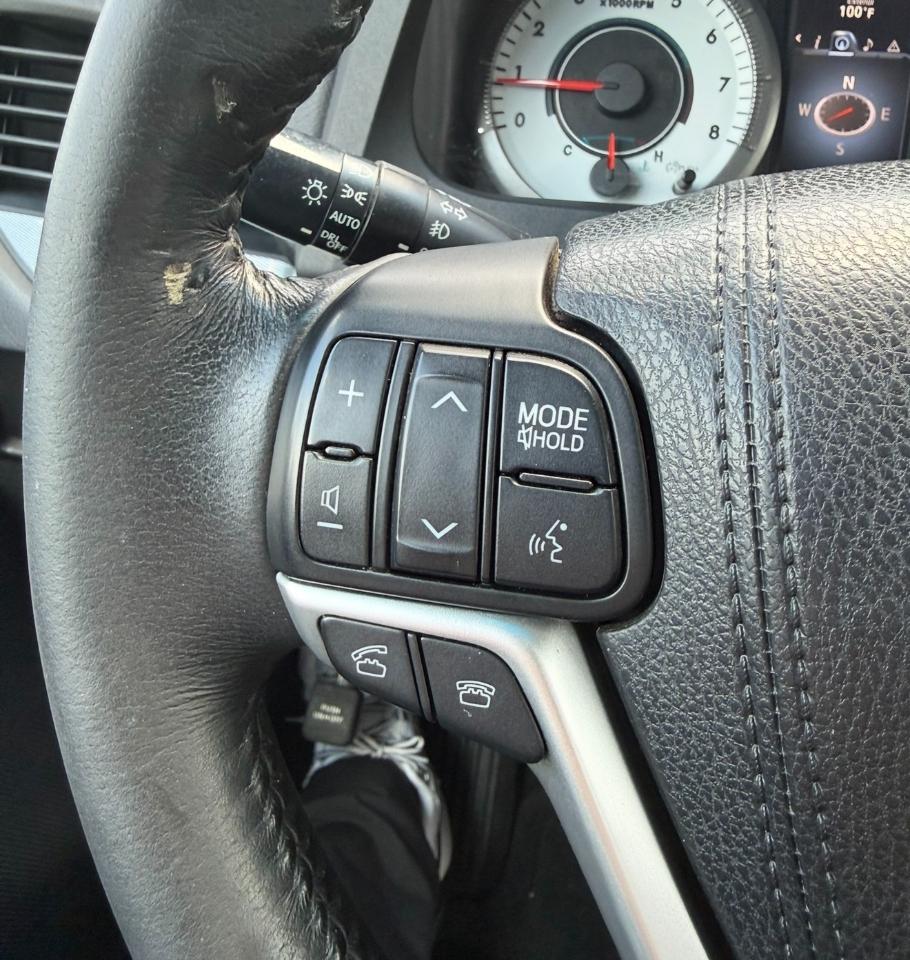 Toyota Sienna 5dr 8-Pass Van SE FWD (Natl) 2015