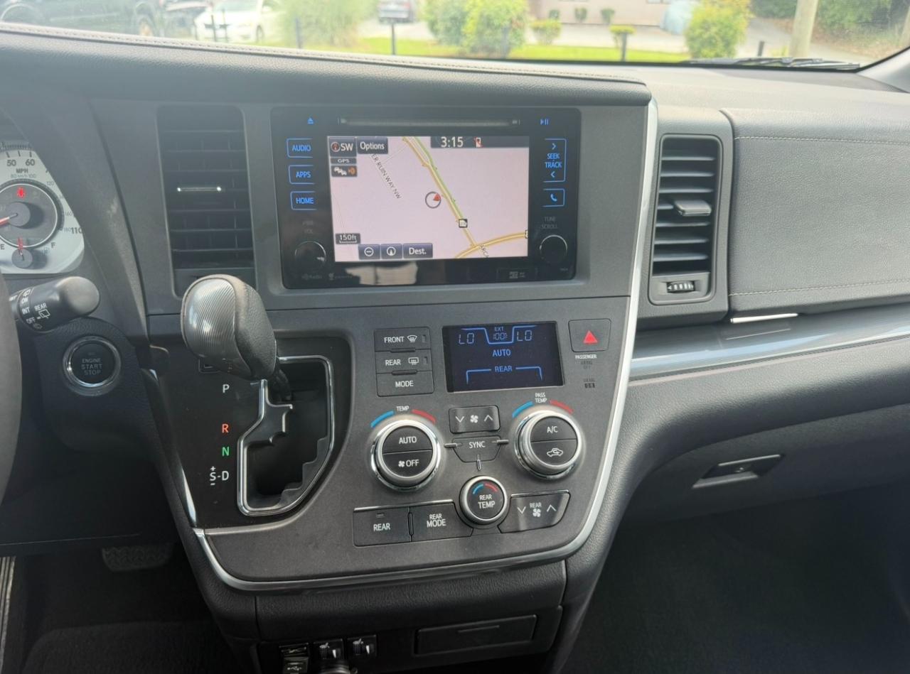Toyota Sienna 5dr 8-Pass Van SE FWD (Natl) 2015