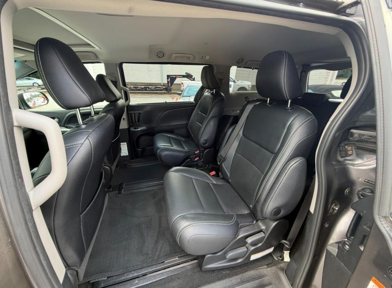 Toyota Sienna 5dr 8-Pass Van SE FWD (Natl) 2015