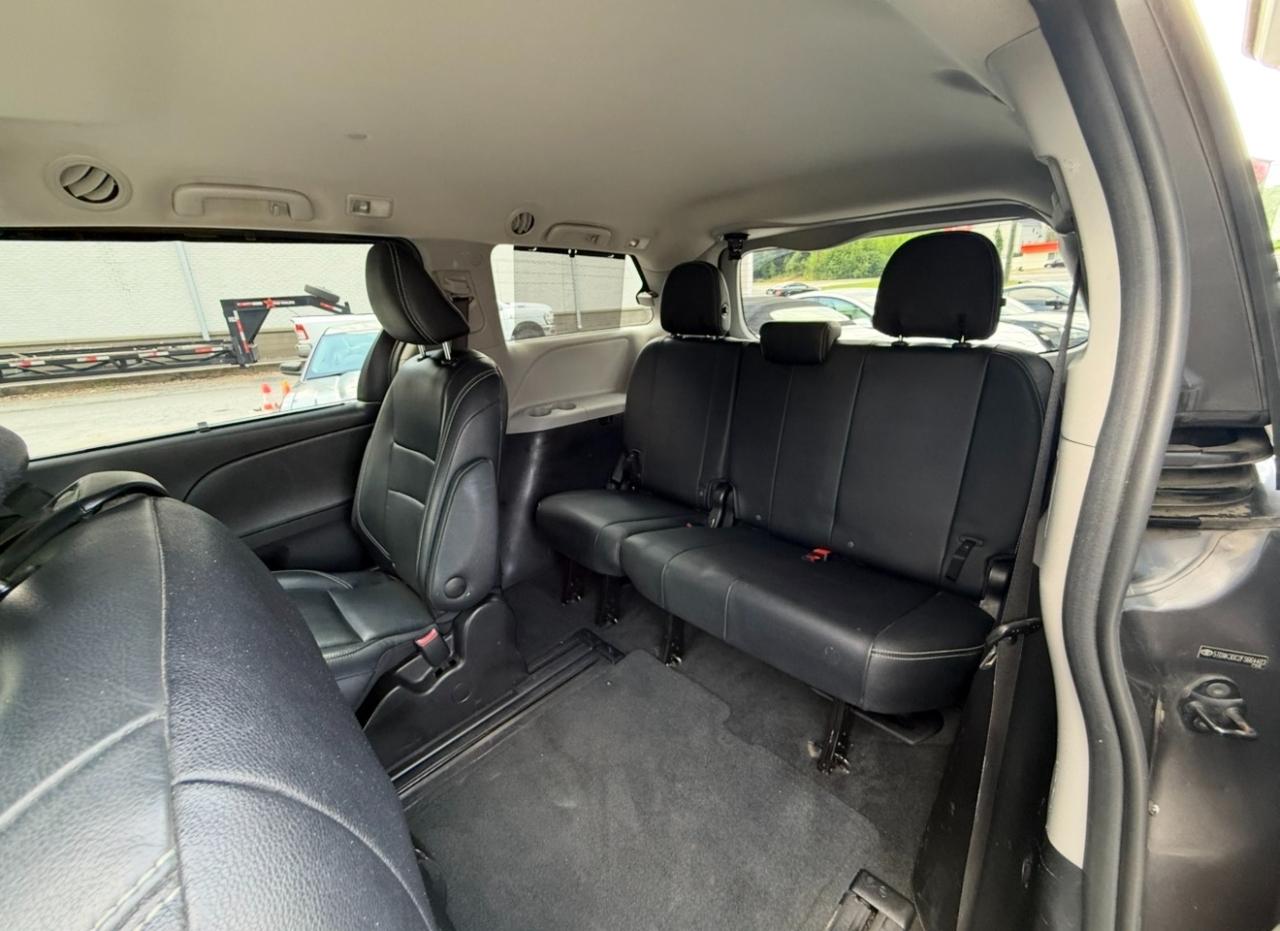 Toyota Sienna 5dr 8-Pass Van SE FWD (Natl) 2015