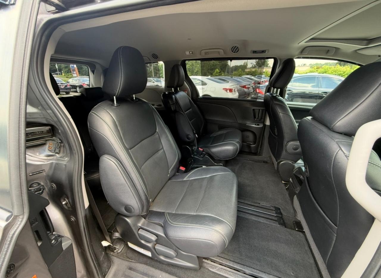 Toyota Sienna 5dr 8-Pass Van SE FWD (Natl) 2015
