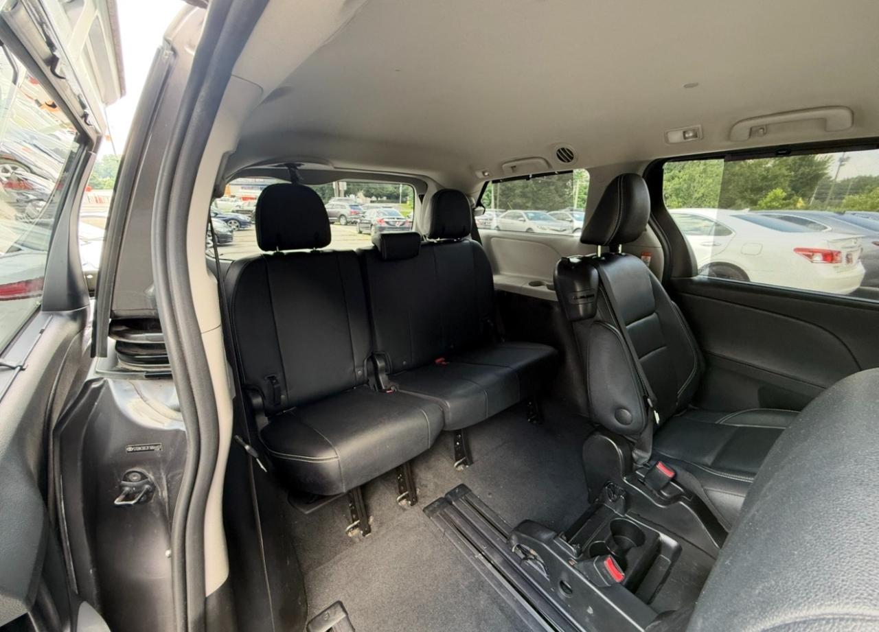 Toyota Sienna 5dr 8-Pass Van SE FWD (Natl) 2015
