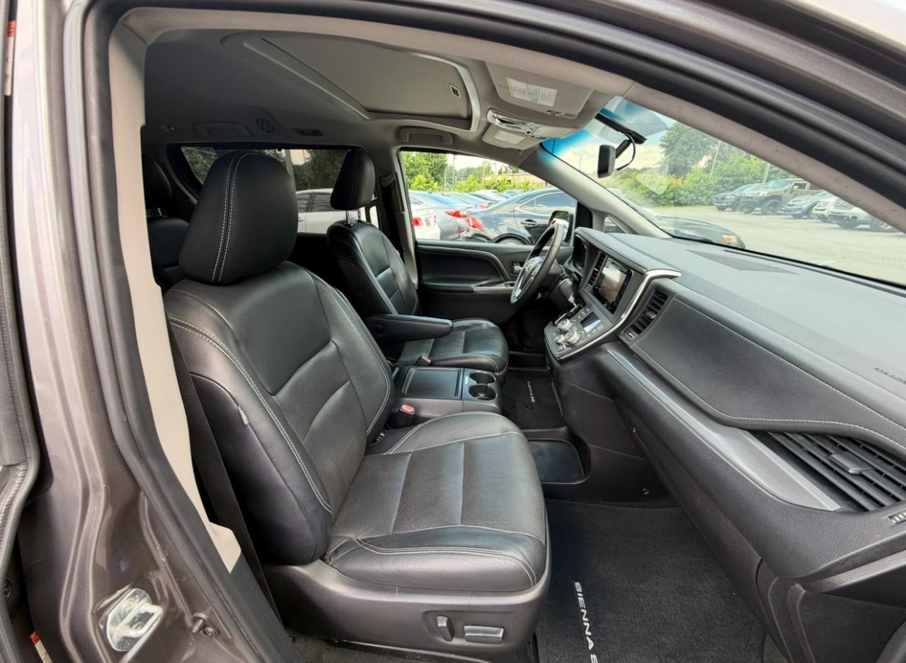 Toyota Sienna 5dr 8-Pass Van SE FWD (Natl) 2015