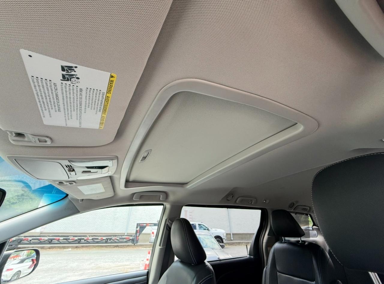Toyota Sienna 5dr 8-Pass Van SE FWD (Natl) 2015
