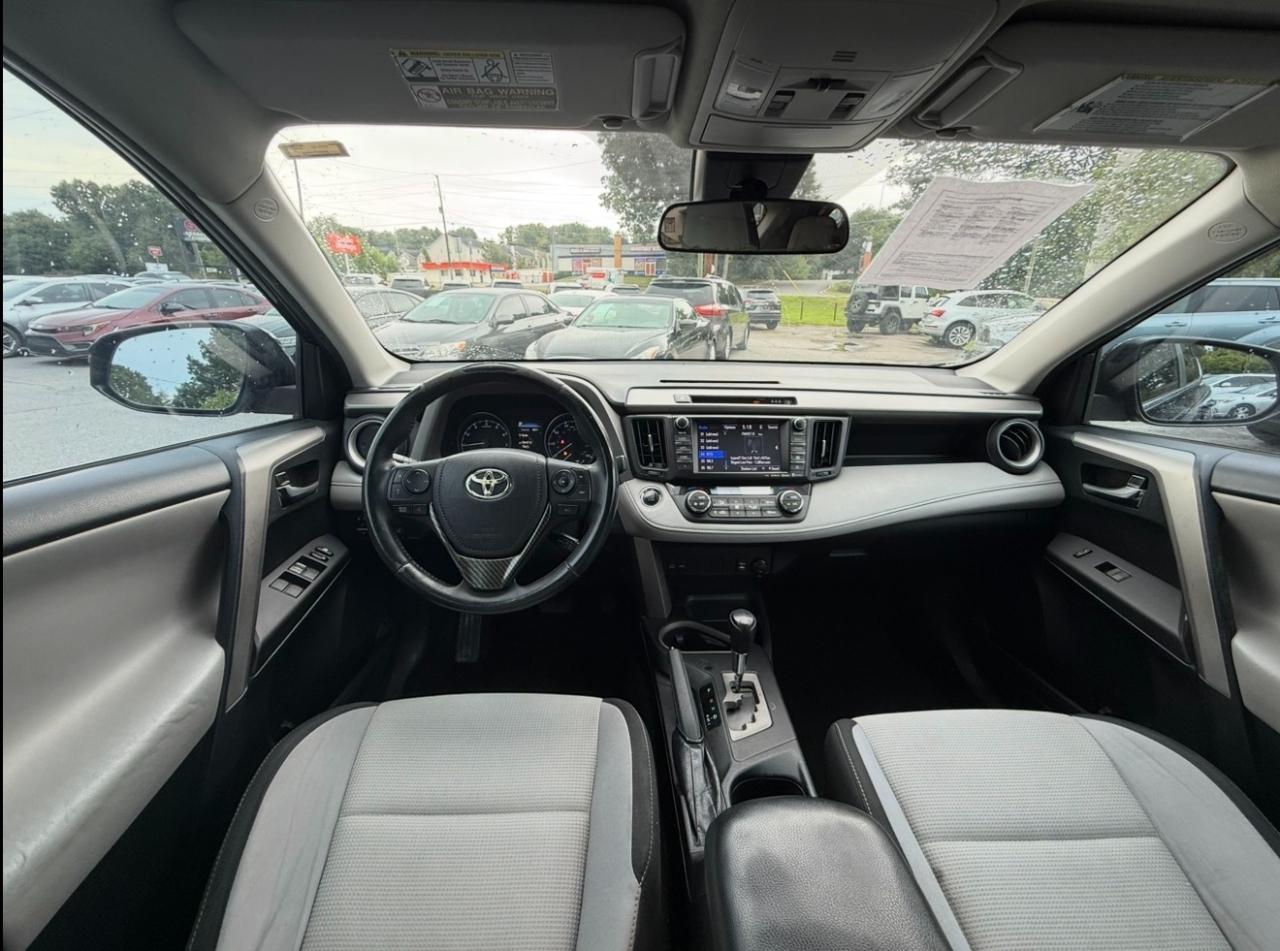 Toyota RAV4 XLE FWD (Natl) 2017