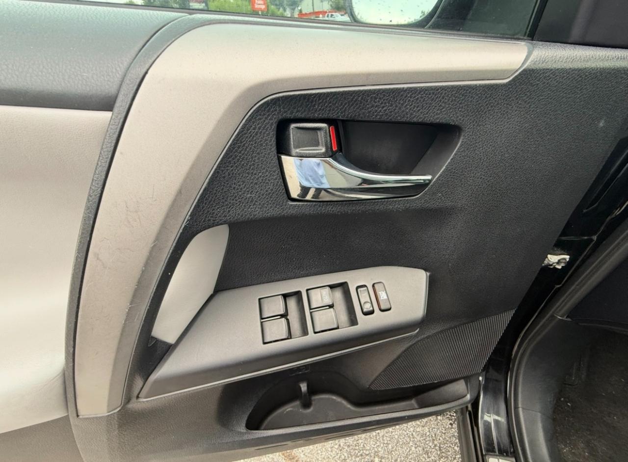 Toyota RAV4 XLE FWD (Natl) 2017