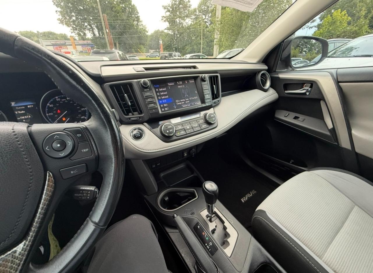 Toyota RAV4 XLE FWD (Natl) 2017
