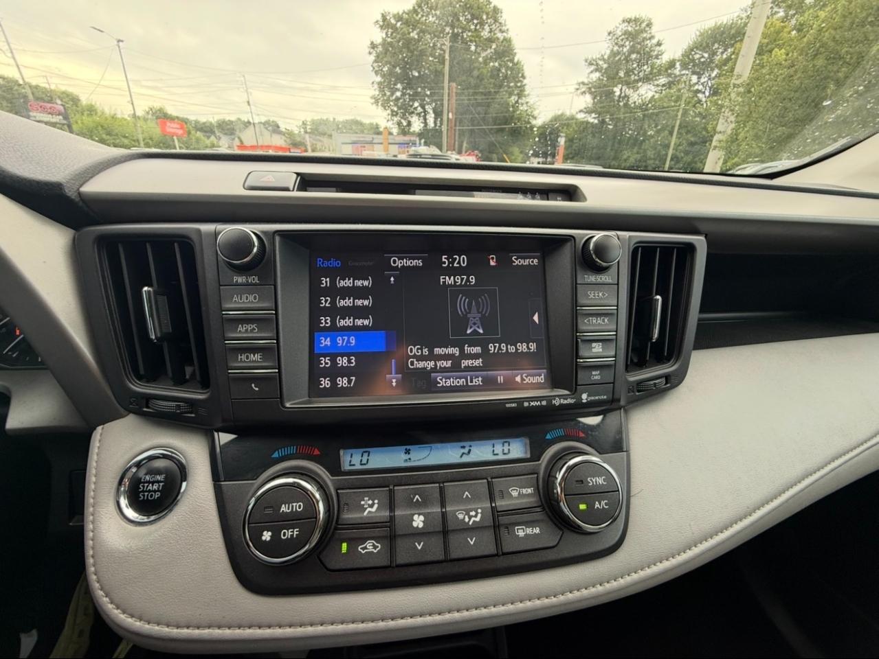 Toyota RAV4 XLE FWD (Natl) 2017