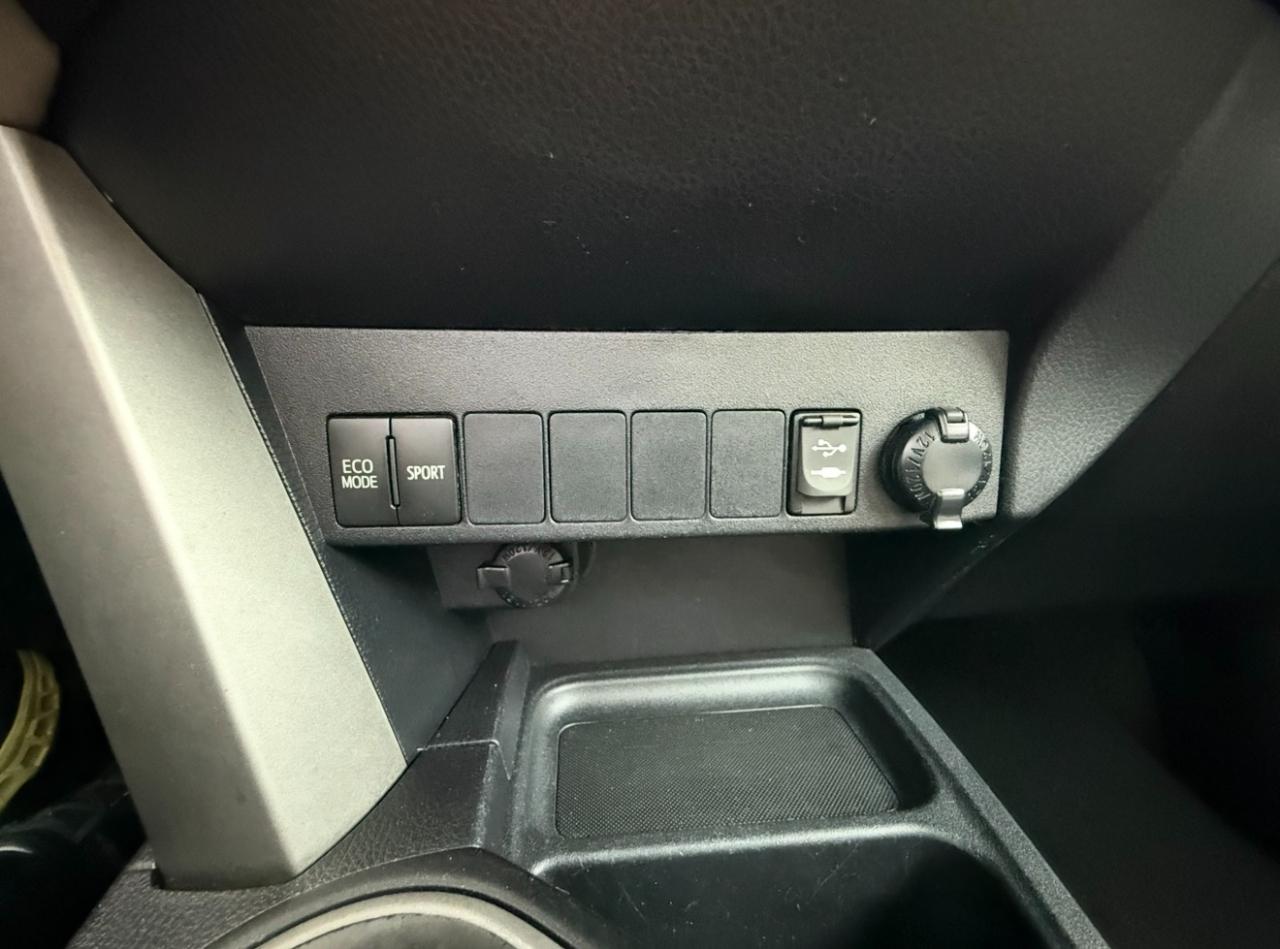 Toyota RAV4 XLE FWD (Natl) 2017