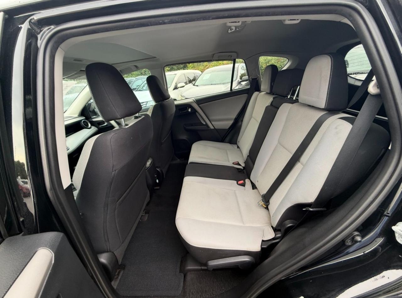 Toyota RAV4 XLE FWD (Natl) 2017