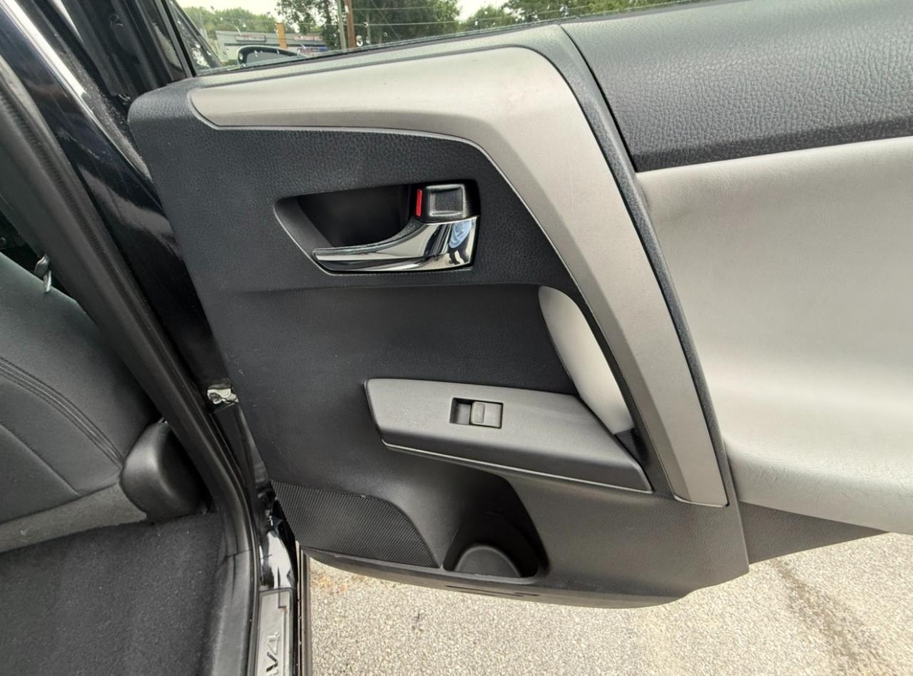 Toyota RAV4 XLE FWD (Natl) 2017