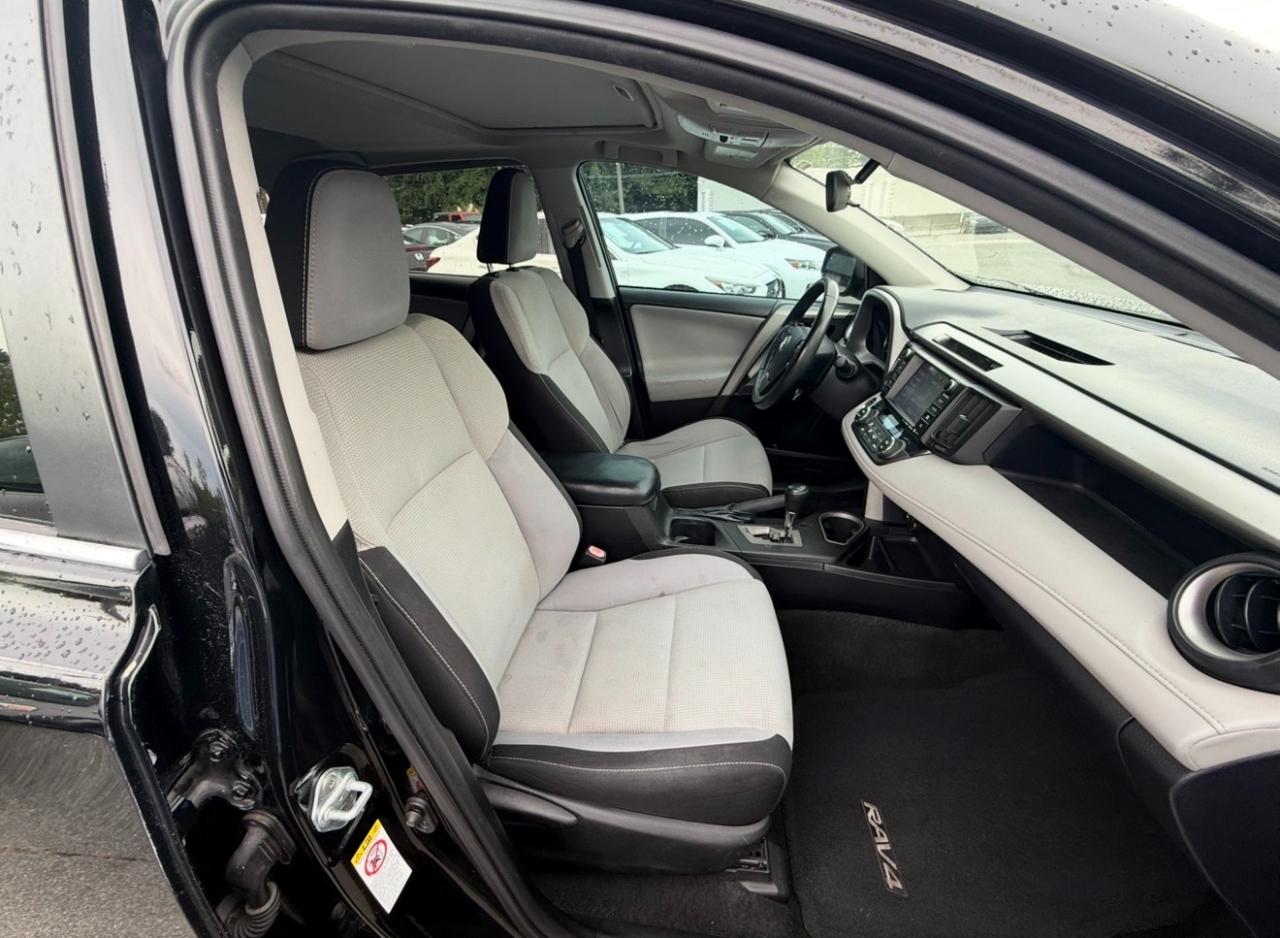 Toyota RAV4 XLE FWD (Natl) 2017