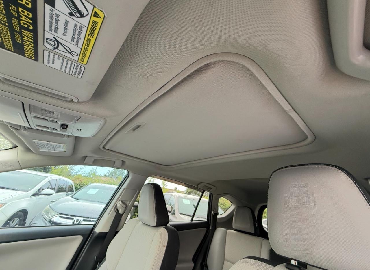 Toyota RAV4 XLE FWD (Natl) 2017
