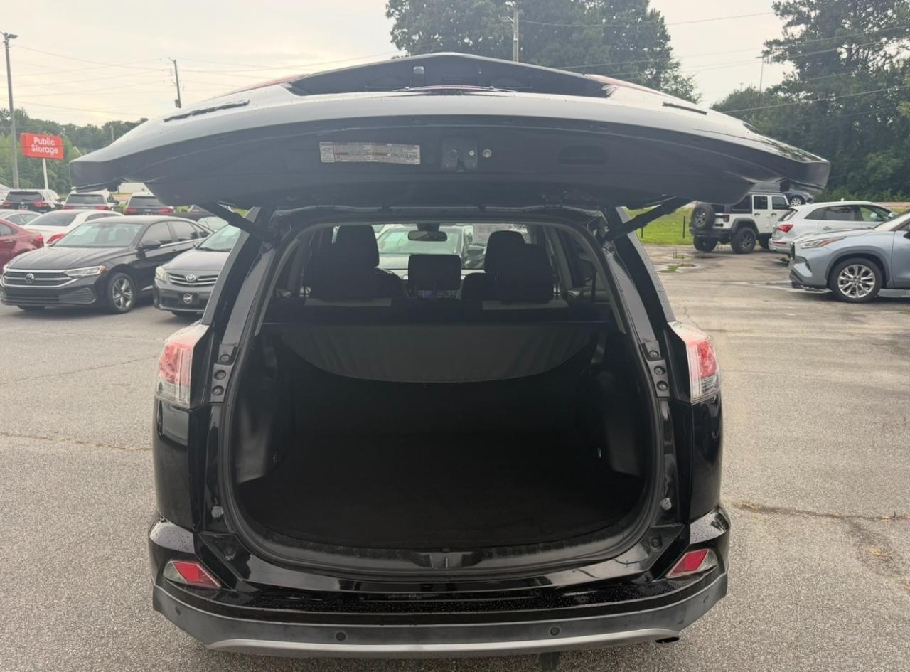 Toyota RAV4 XLE FWD (Natl) 2017