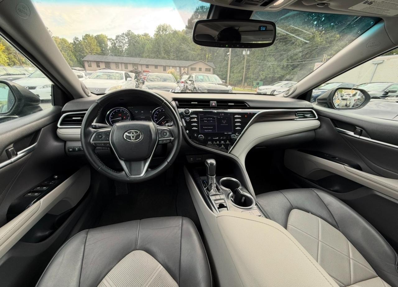 Toyota Camry XLE Auto (Natl) 2018