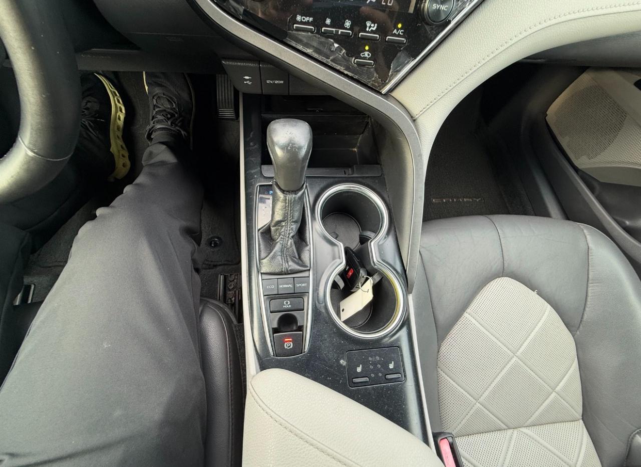Toyota Camry XLE Auto (Natl) 2018