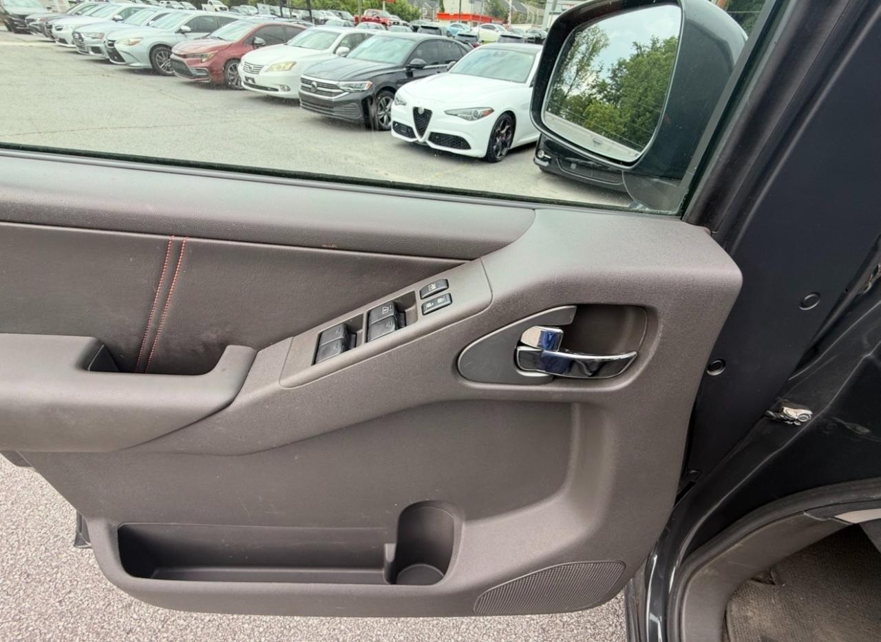 Nissan Frontier 4WD Crew Cab SWB Auto PRO-4X 2011