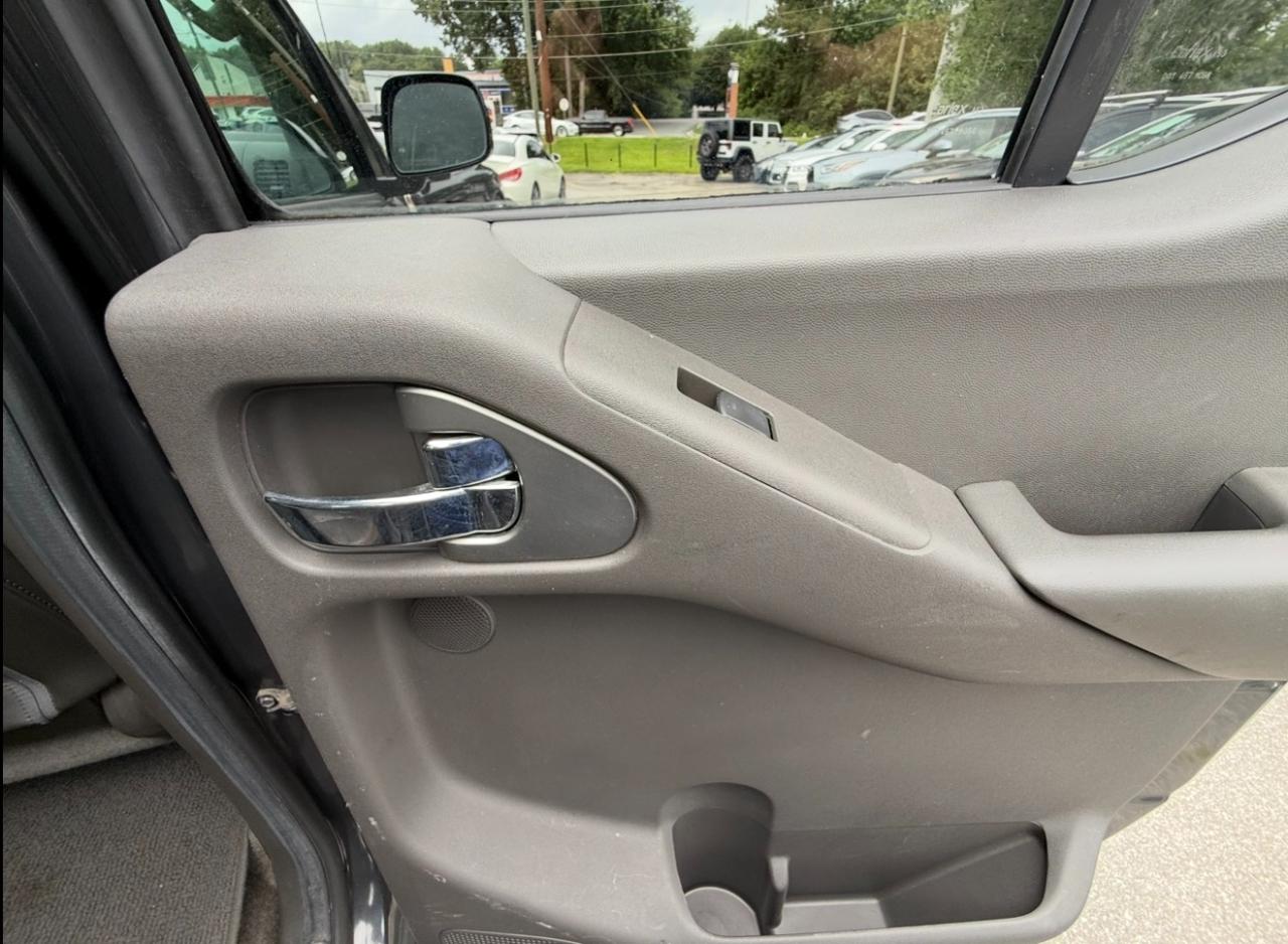 Nissan Frontier 4WD Crew Cab SWB Auto PRO-4X 2011