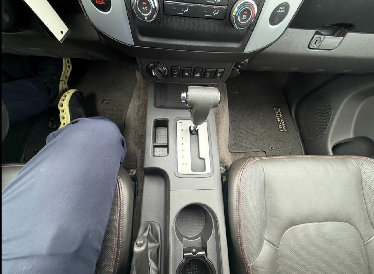 Nissan Frontier 4WD Crew Cab SWB Auto PRO-4X 2011