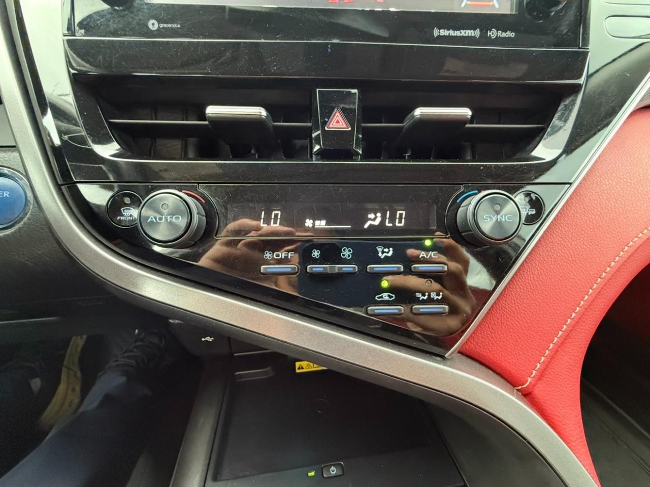 Toyota Camry Hybrid XSE CVT (Natl) 2024