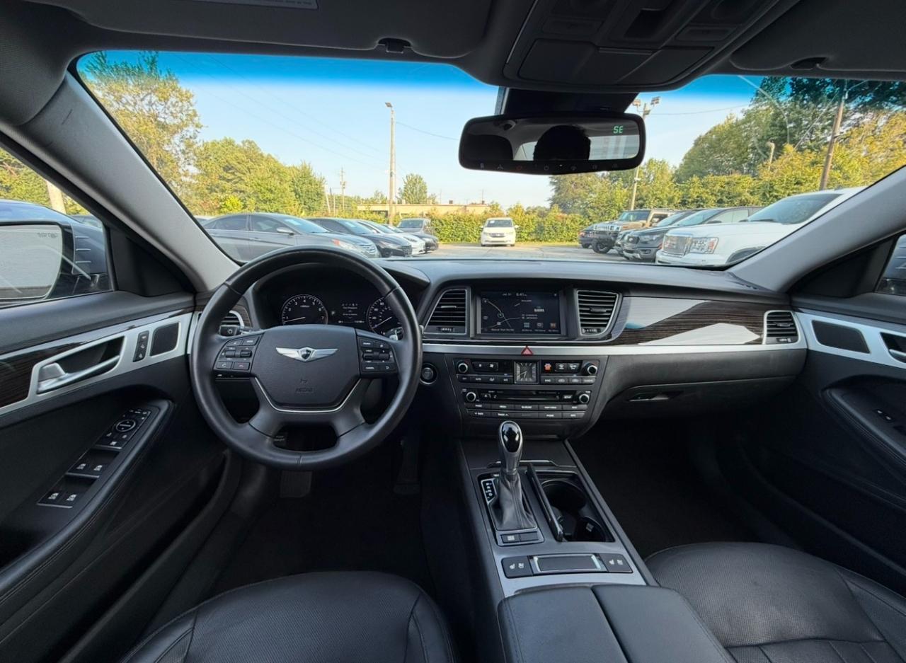 Hyundai Genesis 4dr Sdn V6 3.8L RWD 2015