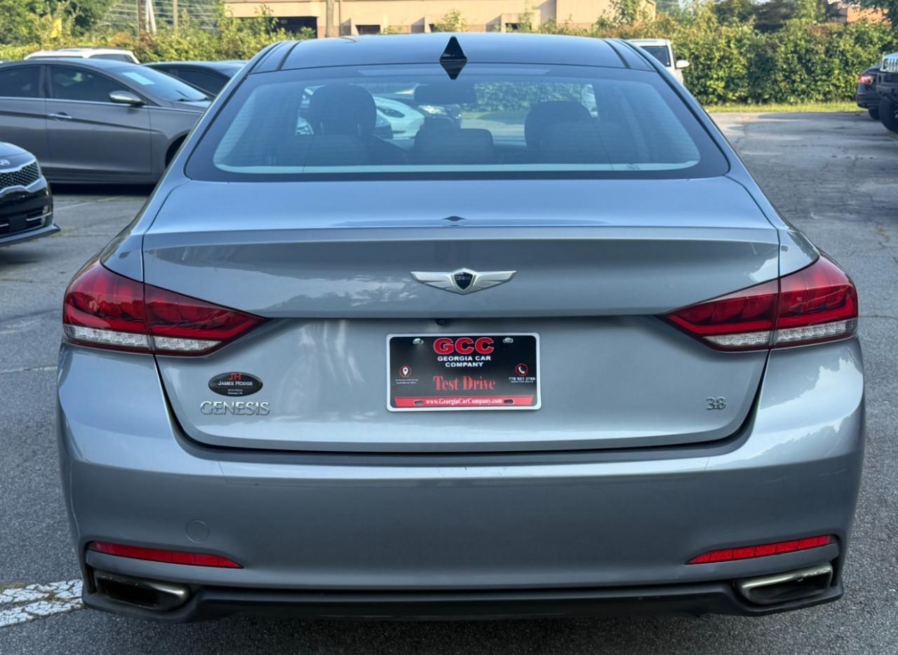 Hyundai Genesis 4dr Sdn V6 3.8L RWD 2015