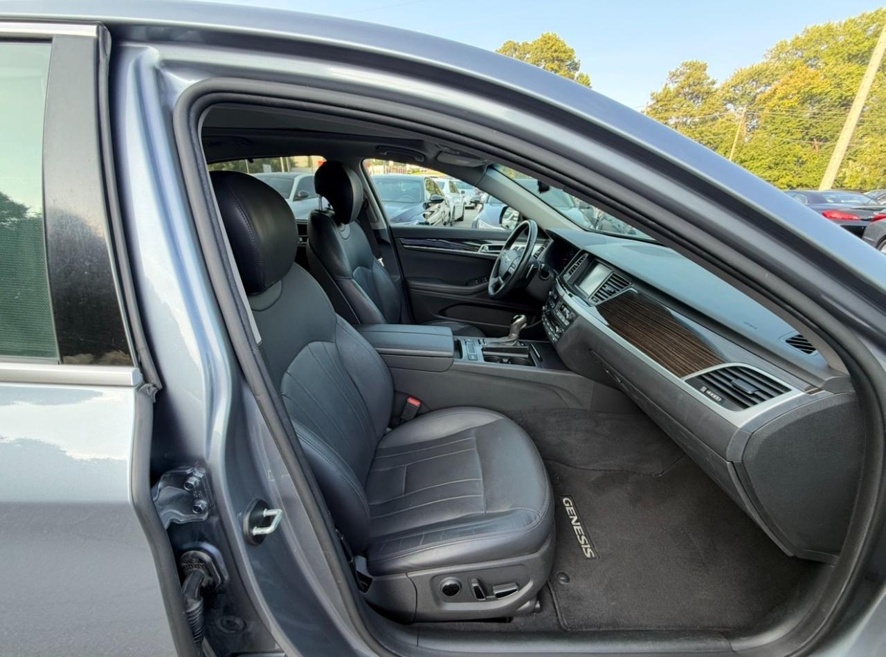 Hyundai Genesis 4dr Sdn V6 3.8L RWD 2015
