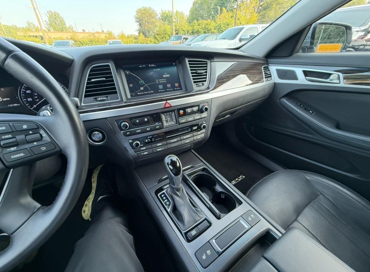 Hyundai Genesis 4dr Sdn V6 3.8L RWD 2015