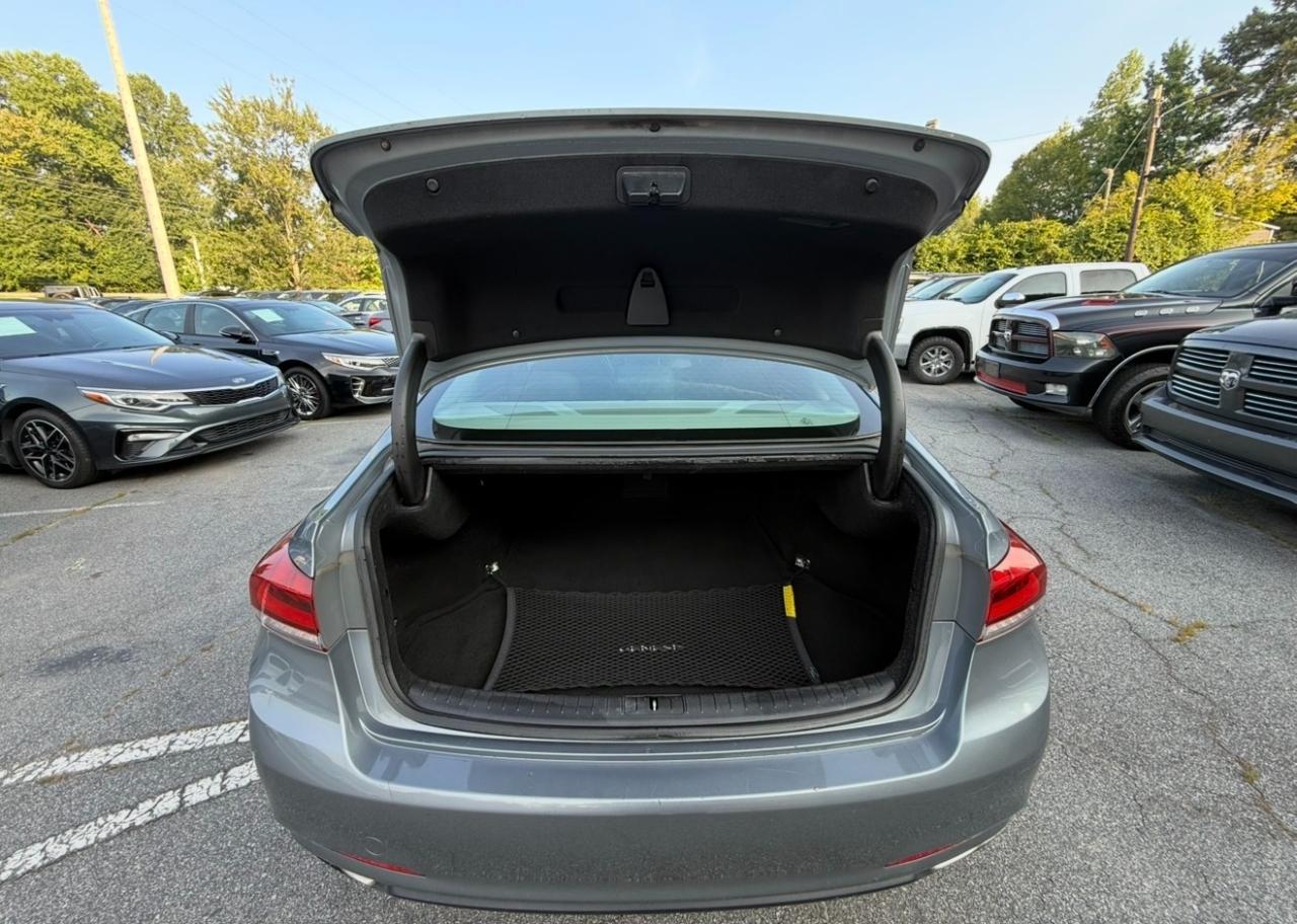 Hyundai Genesis 4dr Sdn V6 3.8L RWD 2015
