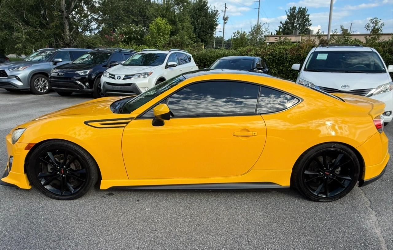 Scion FR-S 2dr Cpe Man (Natl) 2015