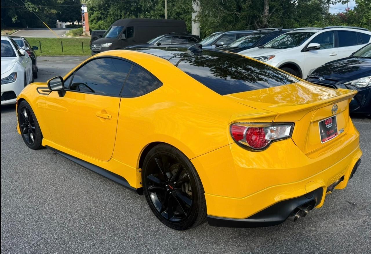Scion FR-S 2dr Cpe Man (Natl) 2015